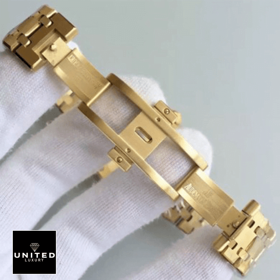 Audemars Piguet Royal Oak Gold Replica opened clasp on the white glove hand